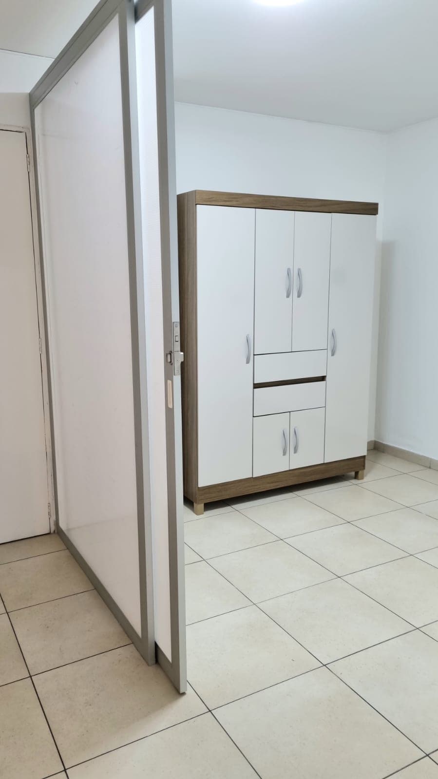 Av. El Polo, cuadra 4, Surco. 82 m2. Primer piso. 2H, 2B, 1E. Ubicación privilegiada.